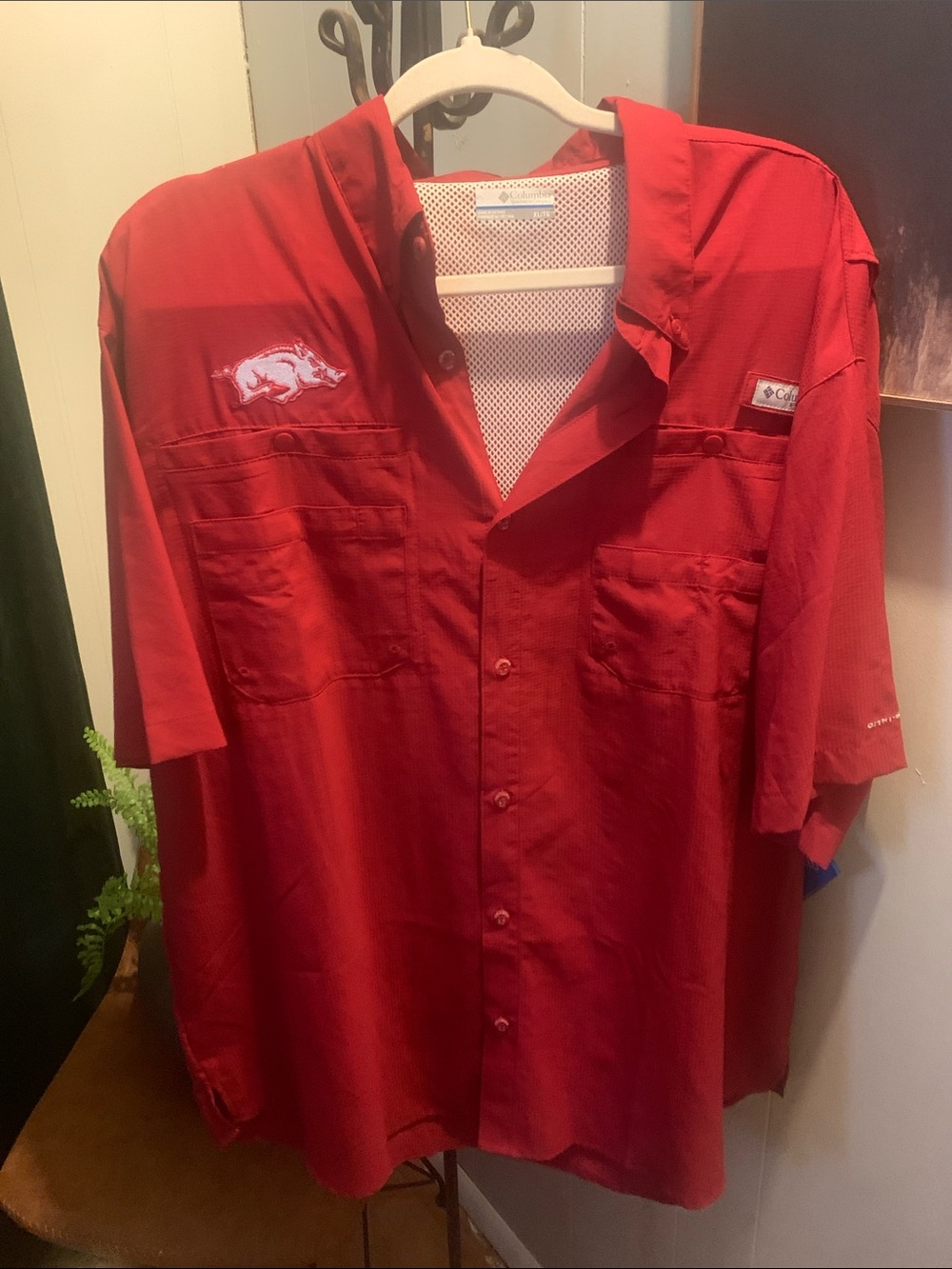 Columbia PFG Men's Red Short-Sleeve Shirt button up with Arkansas Razorback